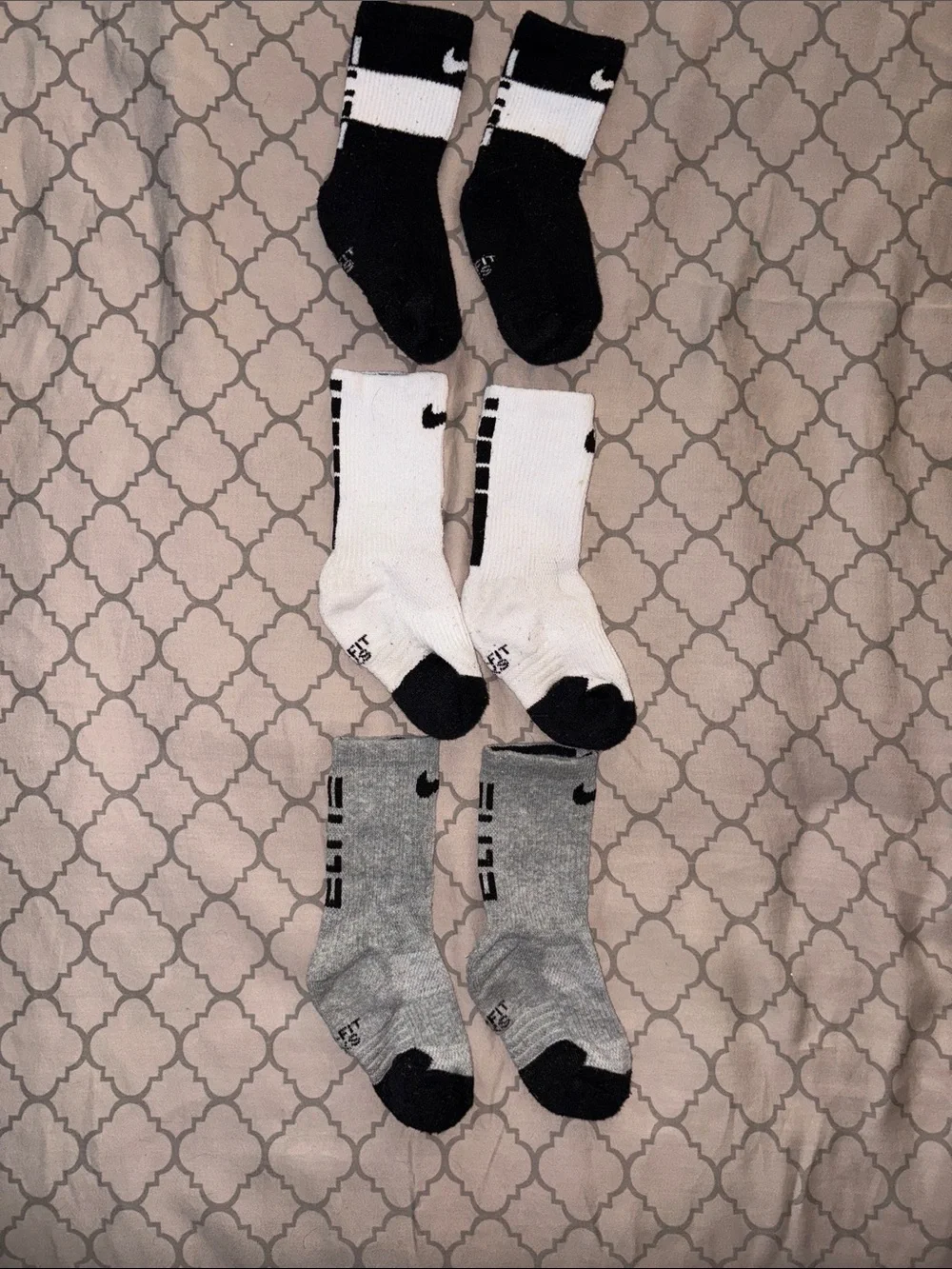 Nike elite Boys' Athletic Crew Socks - Black, White, Gray (3-Pack)